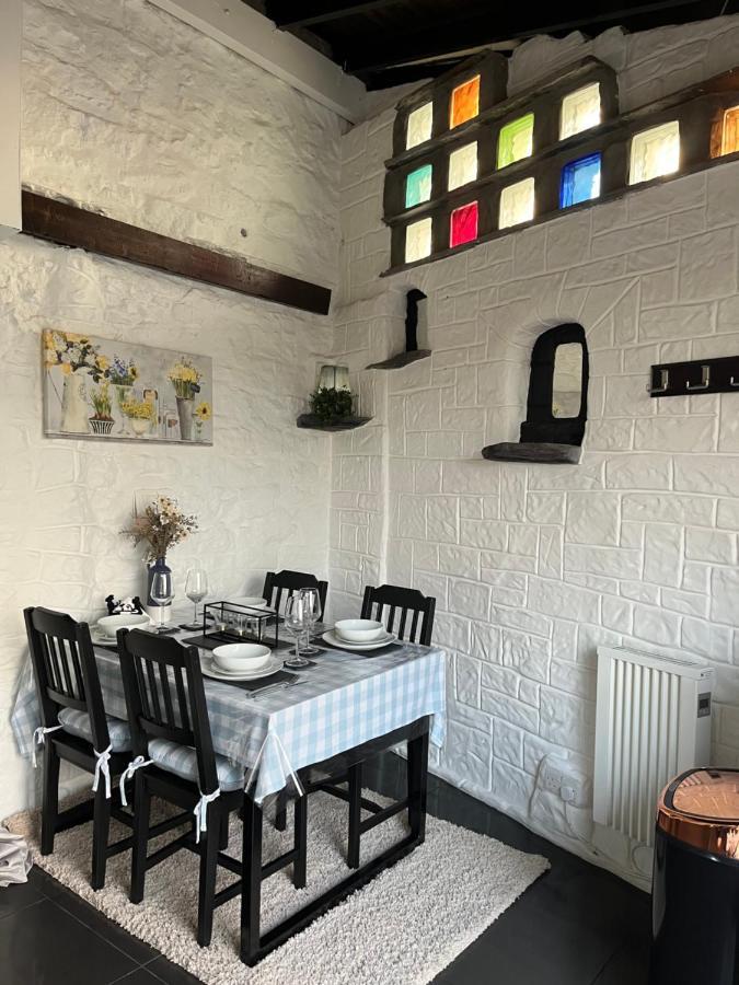 Old Nursery Coity 外观 照片