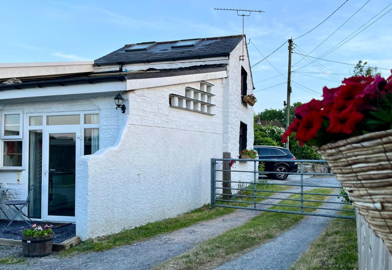 Old Nursery Coity 外观 照片